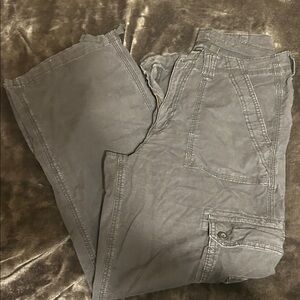 American Eagle women’s black cargo pants